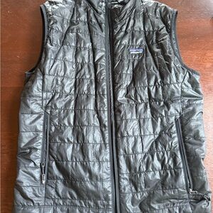 Patagonia Men's Dark Gray Quilted Vest